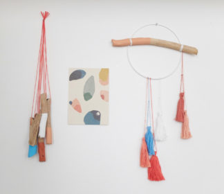 DIY with pieces of wood and tassels by Appelzee